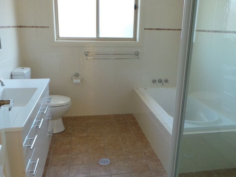 8a Conimbla Crescent, Tamworth NSW 2340