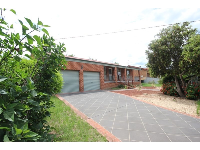 13 Willow Park Drive, Kootingal NSW 2352