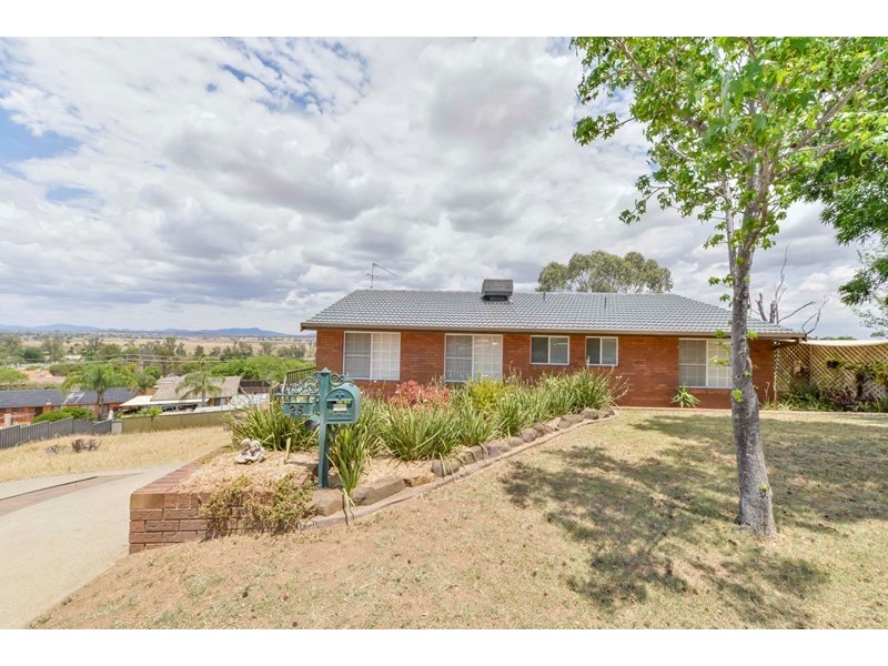 25 Woodbry Crescent, Tamworth NSW 2340