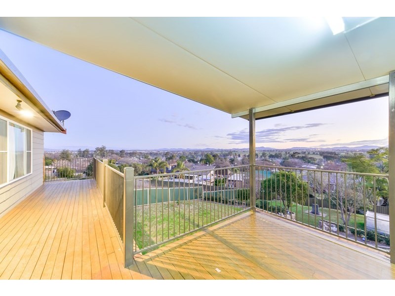 25 Woodbry Crescent, Tamworth NSW 2340