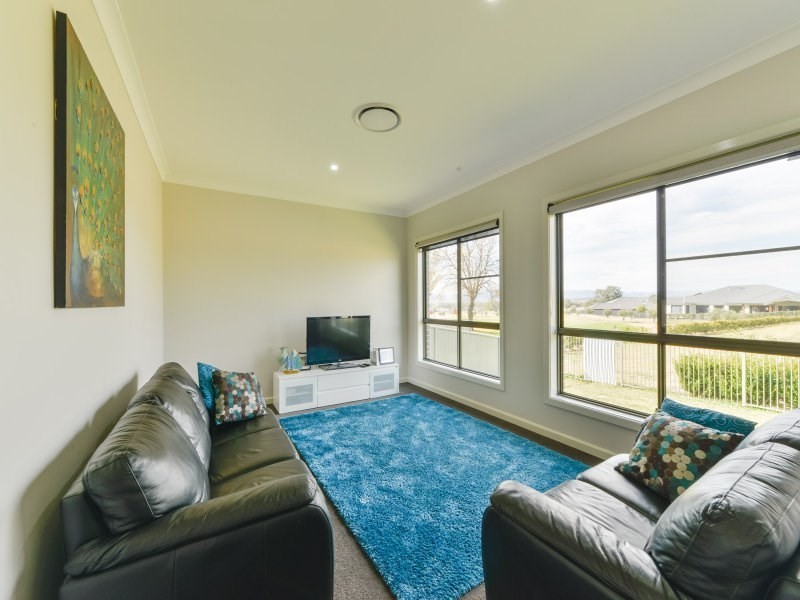 15 Sanctuary Place, Tamworth NSW 2340