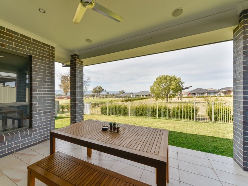 15 Sanctuary Place, Tamworth NSW 2340