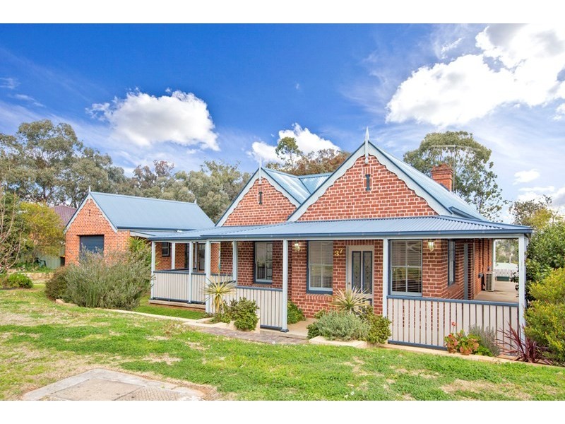 37 Valley Drive, Tamworth NSW 2340