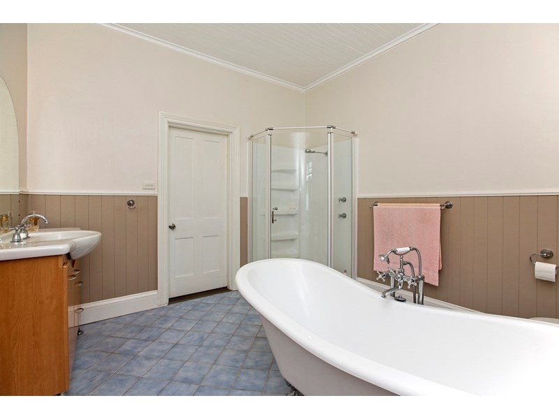 37 Valley Drive, Tamworth NSW 2340