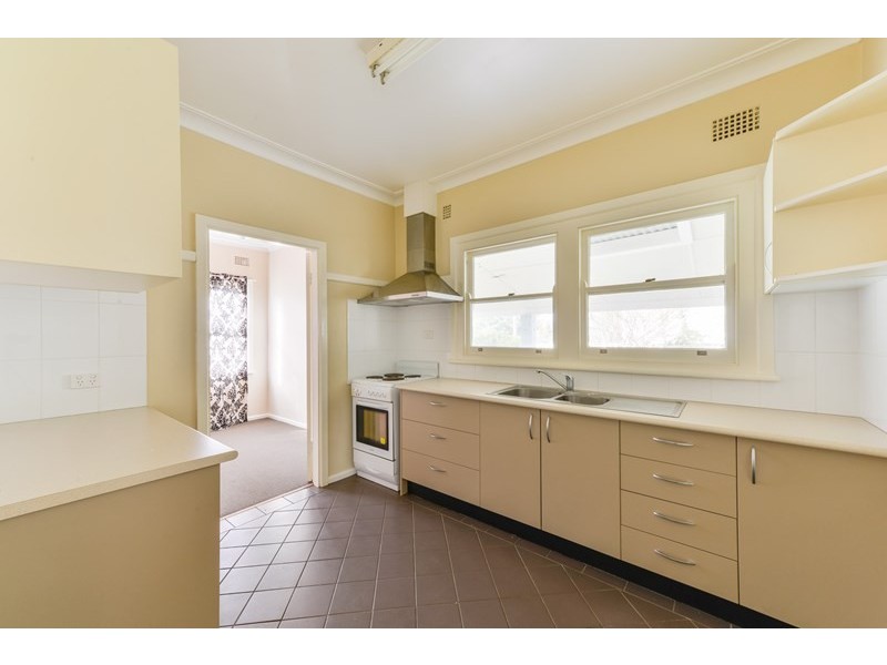 12 Churchill Street, Tamworth NSW 2340