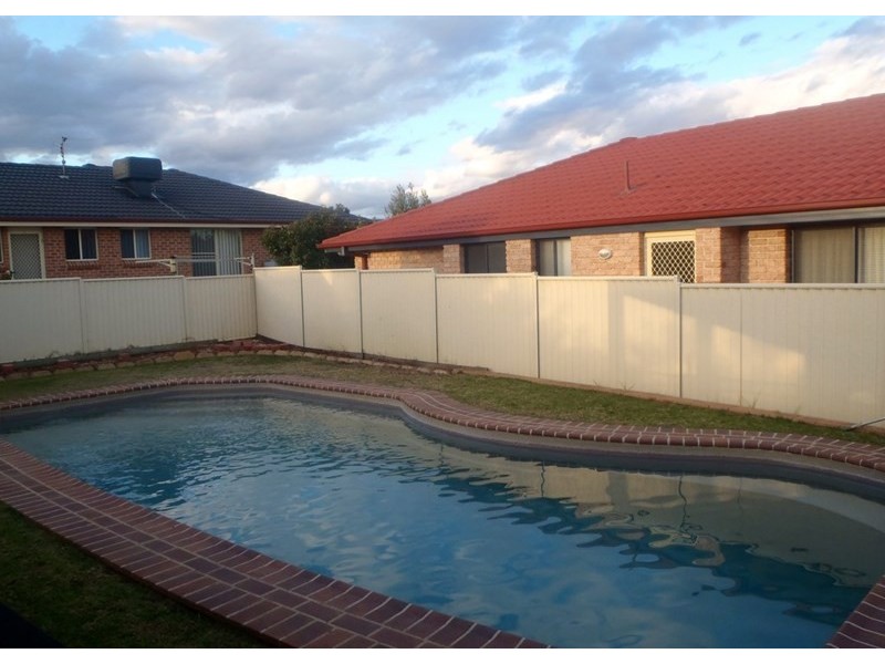 12 Merrinee Place, Tamworth NSW 2340