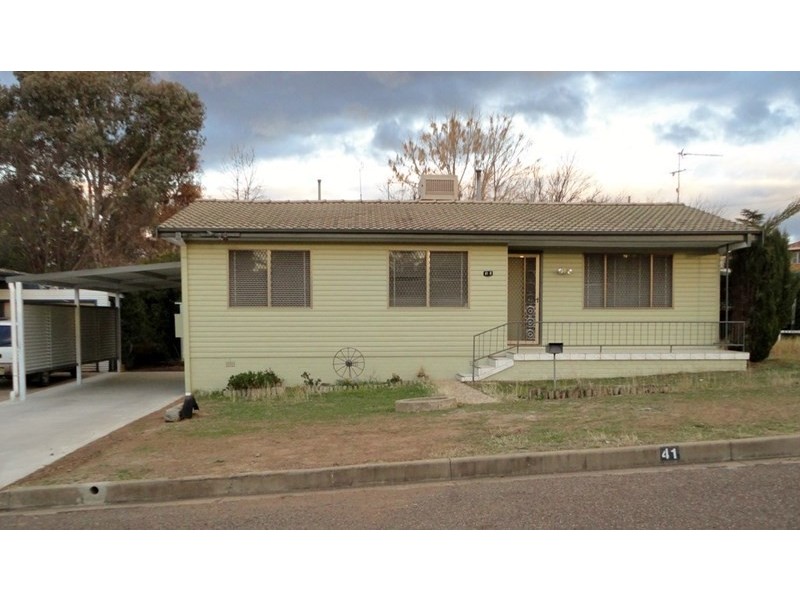41 Holland Street, Tamworth NSW 2340
