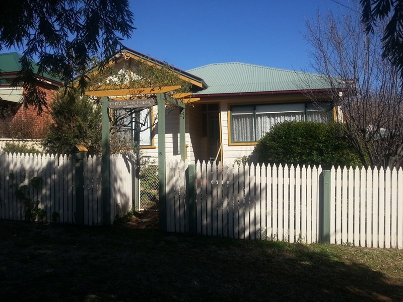 5 Upper Street, Tamworth NSW 2340