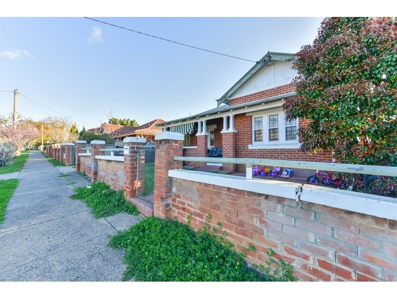 69 Crown Street, Tamworth NSW 2340