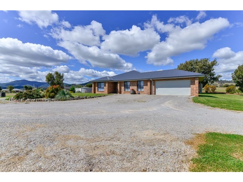 2 Songlark Place, Tamworth NSW 2340