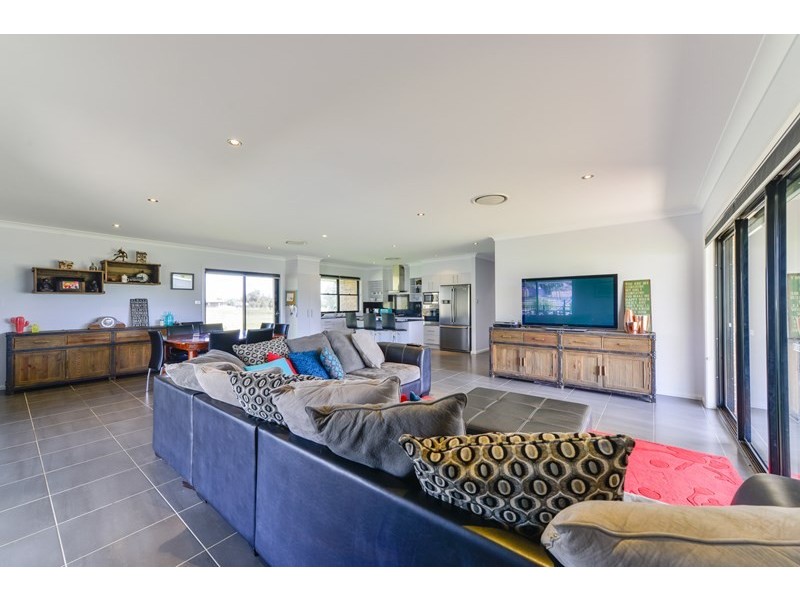 2 Songlark Place, Tamworth NSW 2340