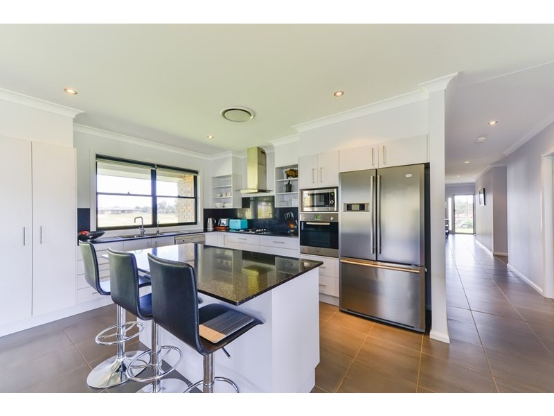 2 Songlark Place, Tamworth NSW 2340