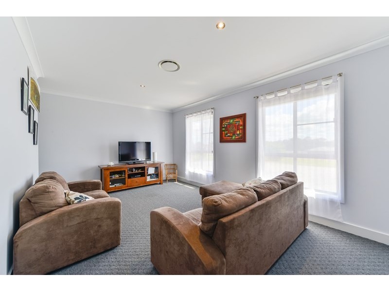 2 Songlark Place, Tamworth NSW 2340