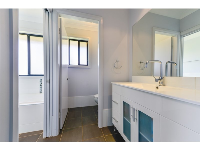 2 Songlark Place, Tamworth NSW 2340