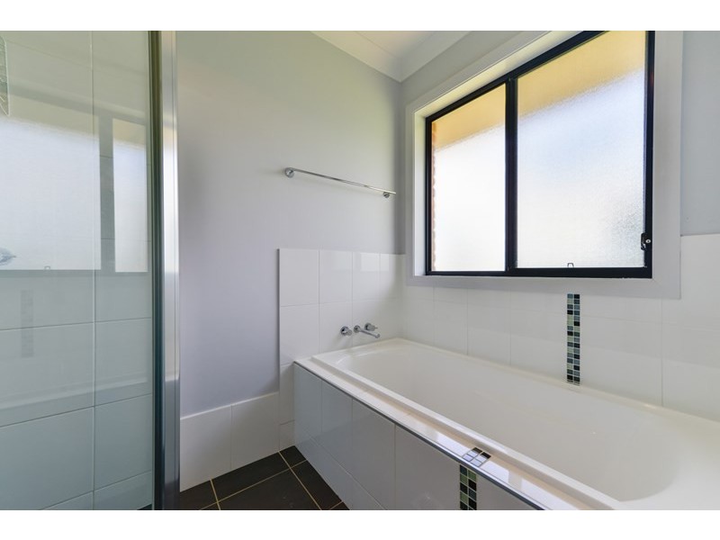 2 Songlark Place, Tamworth NSW 2340