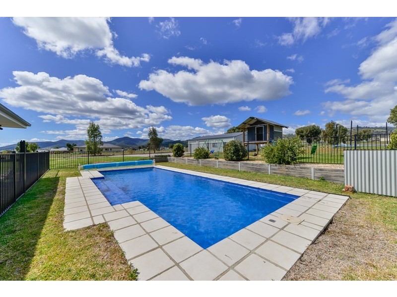 2 Songlark Place, Tamworth NSW 2340