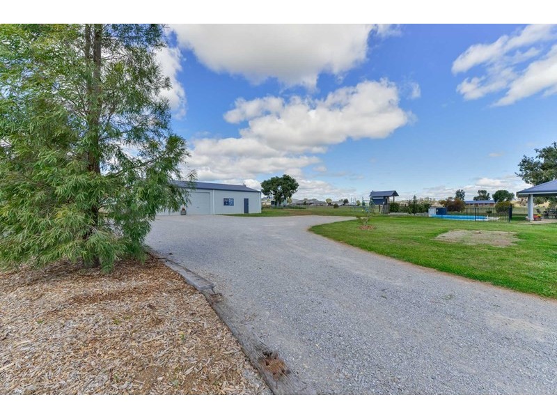 2 Songlark Place, Tamworth NSW 2340