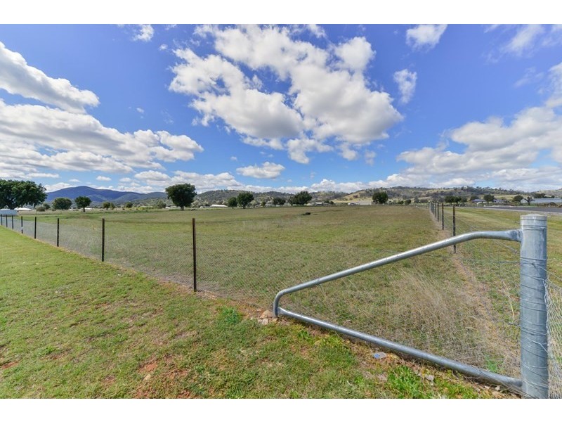 2 Songlark Place, Tamworth NSW 2340