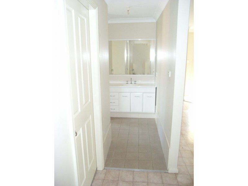 27 Fishermans Place, Tamworth NSW 2340