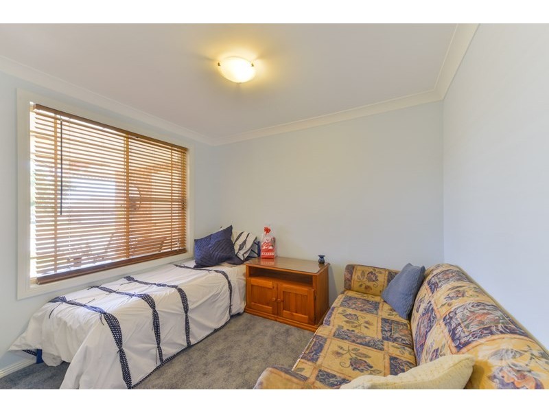 11 Giles Place, Westdale NSW 2340