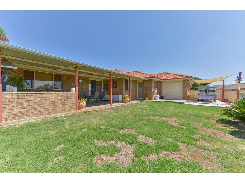 11 Giles Place, Westdale NSW 2340