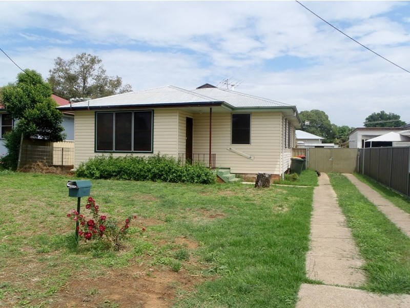 9 Edith Street, Tamworth NSW 2340