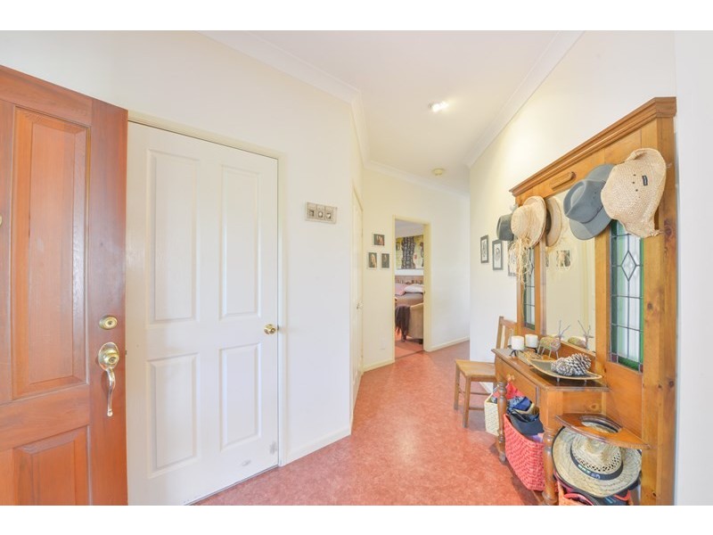 16 Overlanders Way, Tamworth NSW 2340