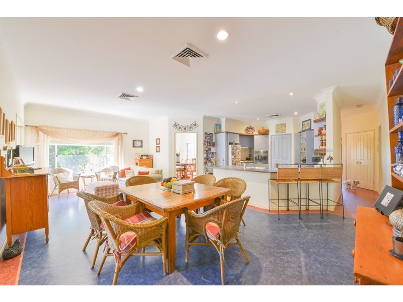 16 Overlanders Way, Tamworth NSW 2340