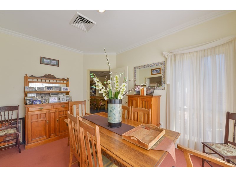 16 Overlanders Way, Tamworth NSW 2340