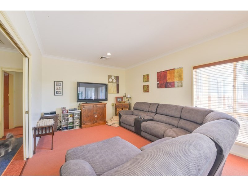 16 Overlanders Way, Tamworth NSW 2340