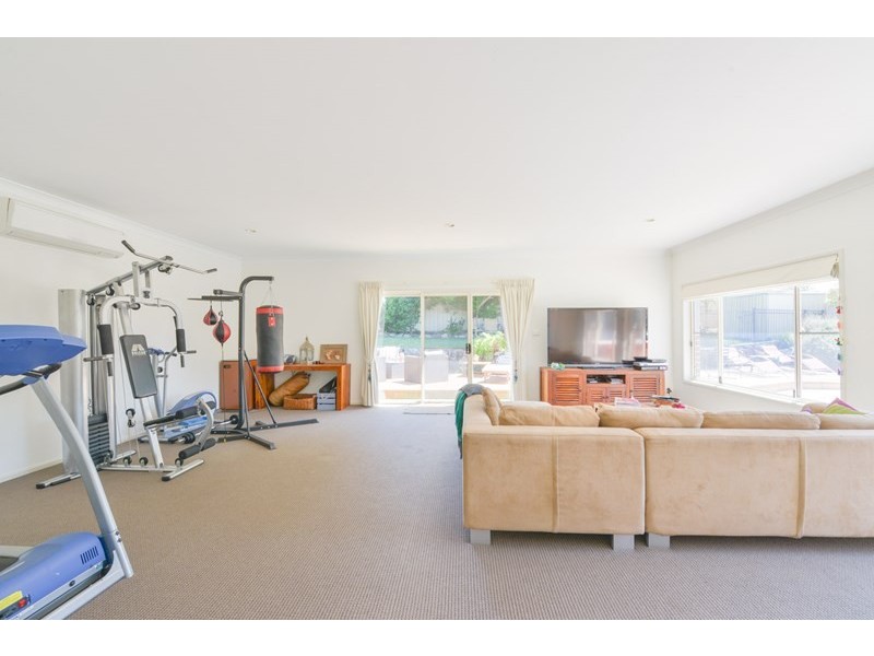 16 Overlanders Way, Tamworth NSW 2340