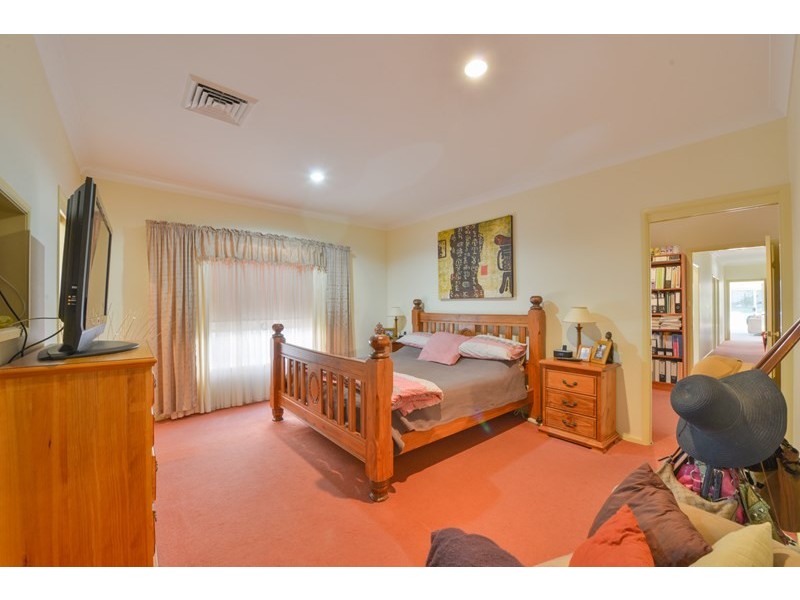 16 Overlanders Way, Tamworth NSW 2340