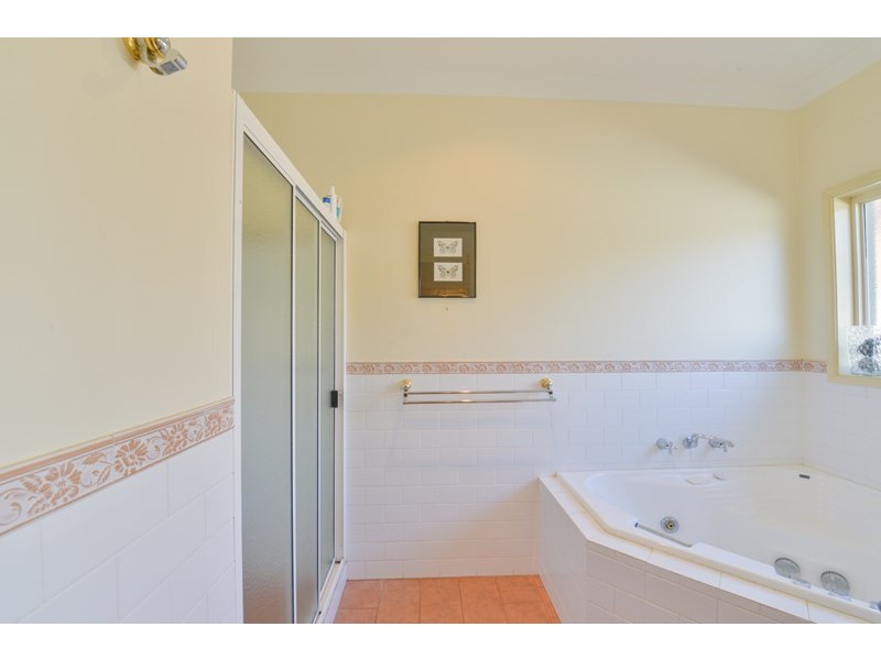 16 Overlanders Way, Tamworth NSW 2340