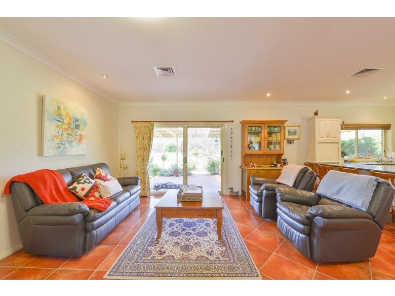 82 Elizabeth Drive, Tamworth NSW 2340