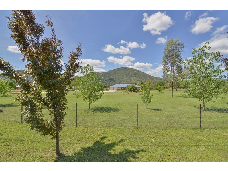 82 Elizabeth Drive, Tamworth NSW 2340