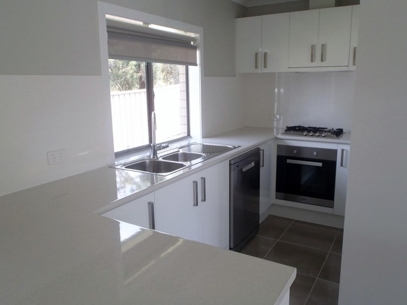 2/27 Willow Park Avenue, Kootingal NSW 2352