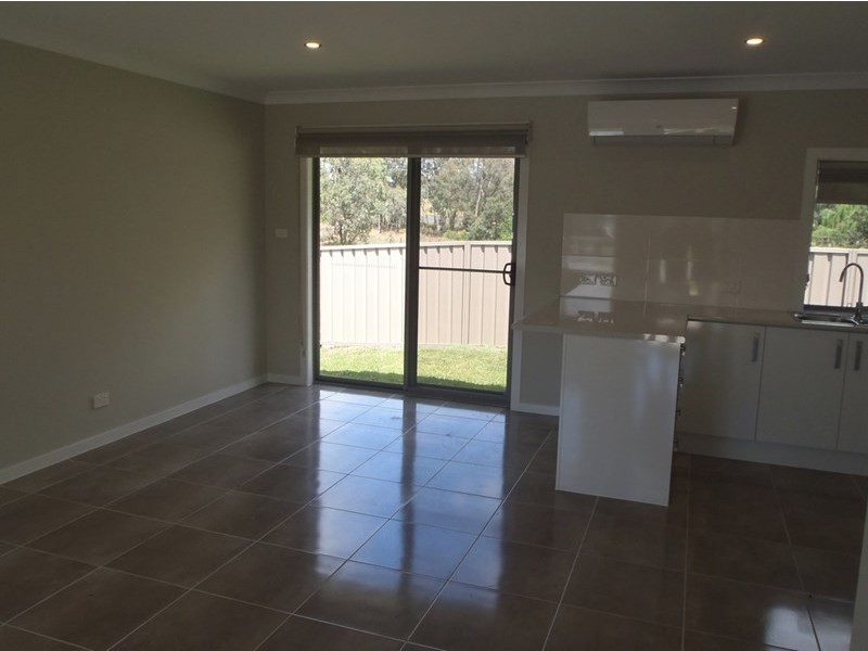 2/27 Willow Park Avenue, Kootingal NSW 2352