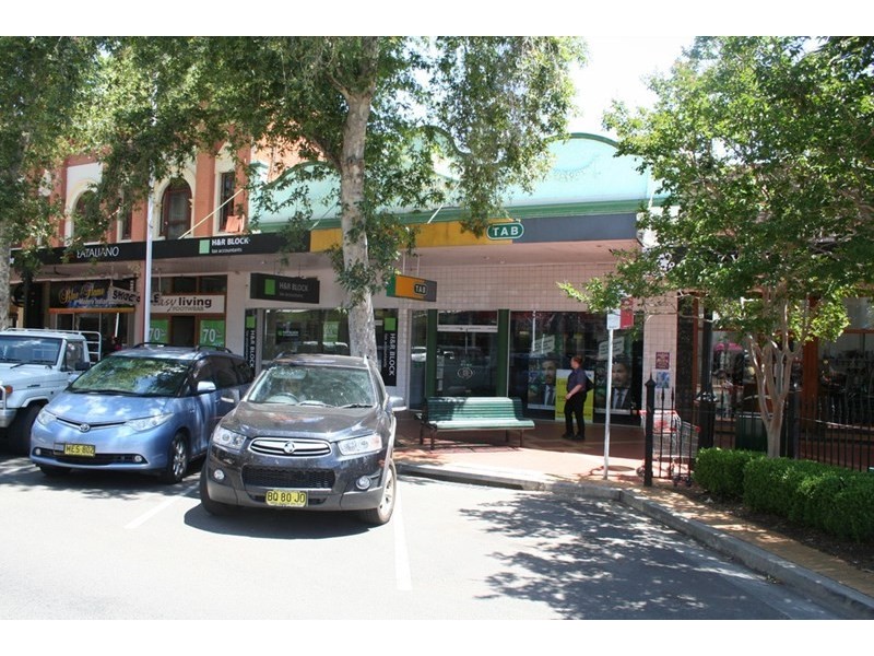 247 Peel Street, Tamworth NSW 2340
