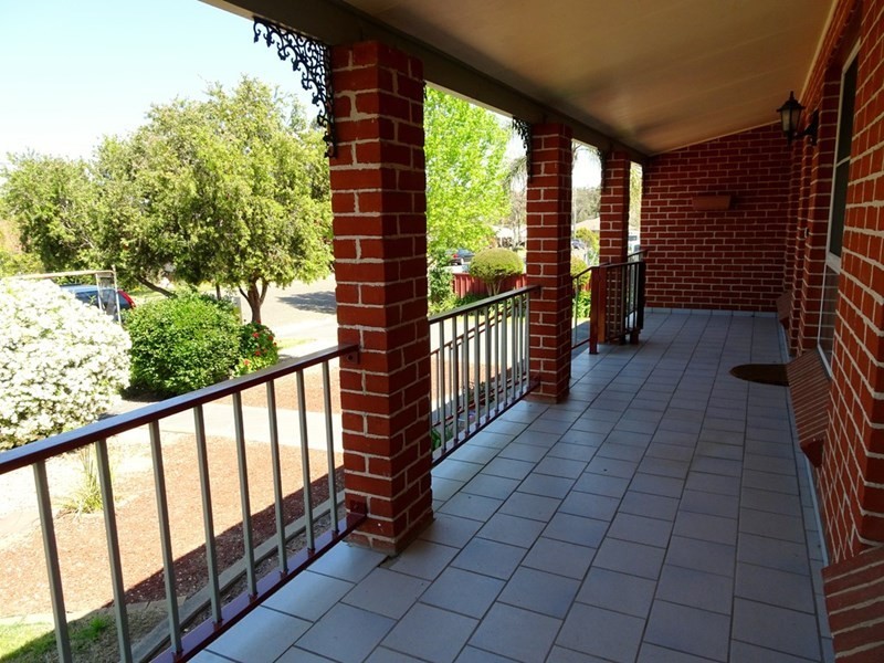 13 Willow Park Avenue, Kootingal NSW 2352