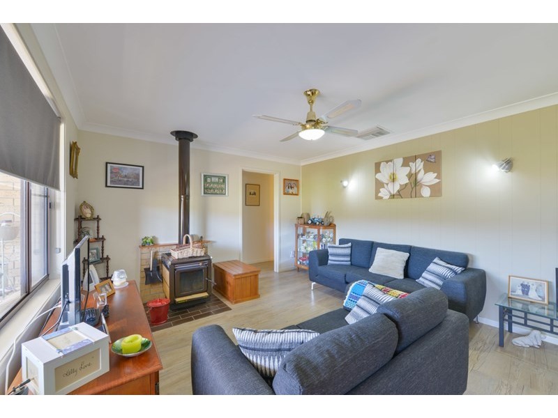 19 Johns Drive, Kootingal NSW 2352