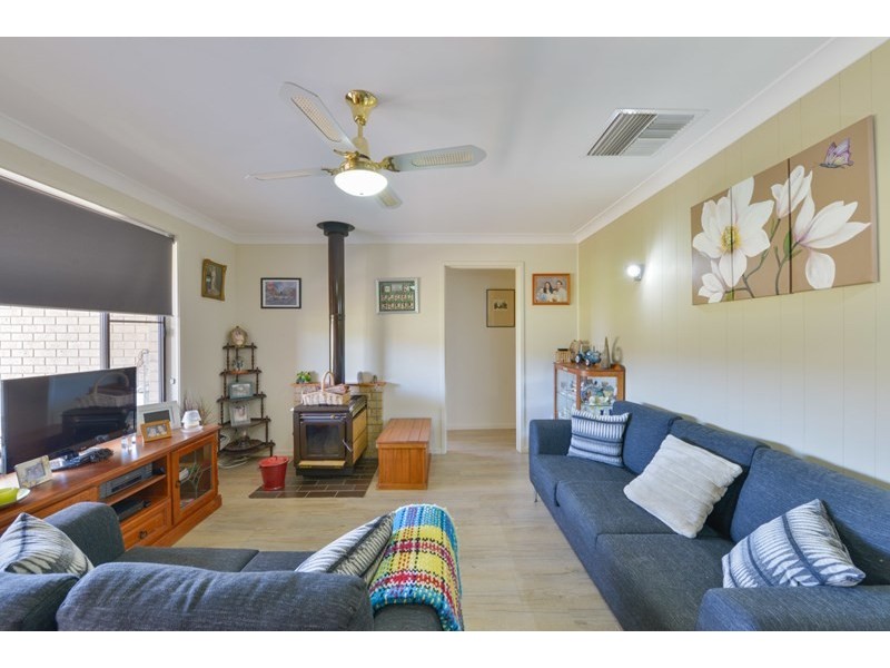 19 Johns Drive, Kootingal NSW 2352