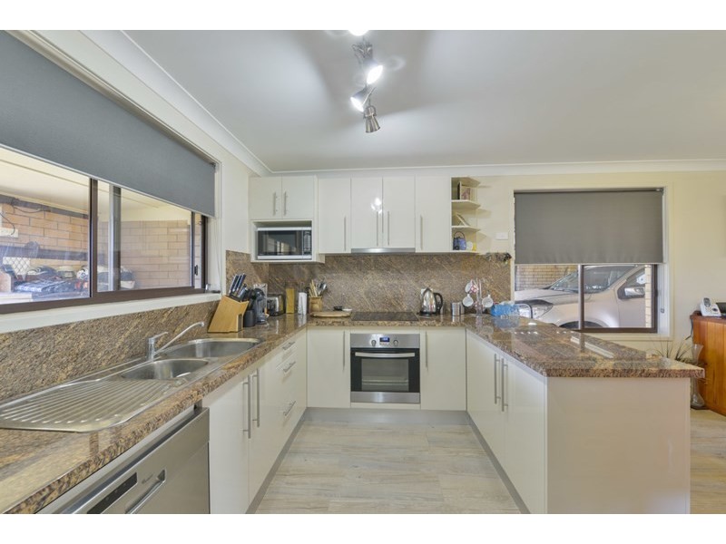 19 Johns Drive, Kootingal NSW 2352