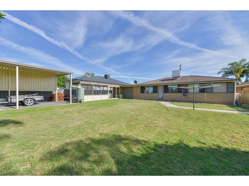 19 Johns Drive, Kootingal NSW 2352