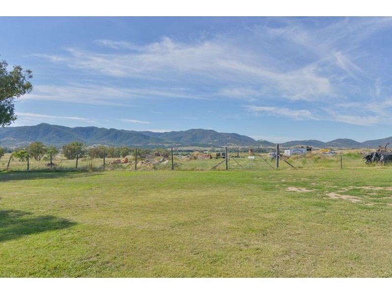 19 Johns Drive, Kootingal NSW 2352