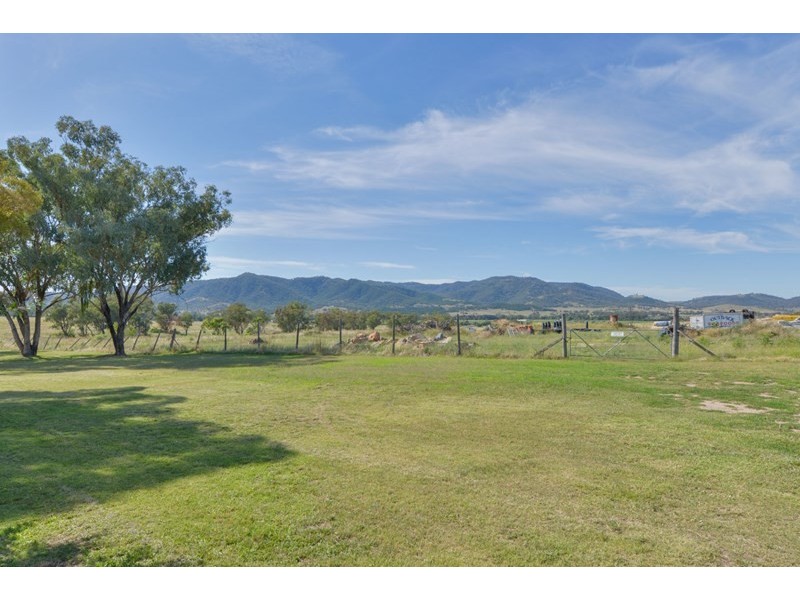 19 Johns Drive, Kootingal NSW 2352