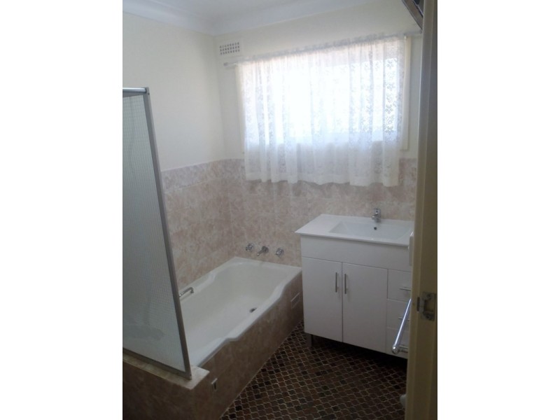 35 Kyooma Street, Tamworth NSW 2340