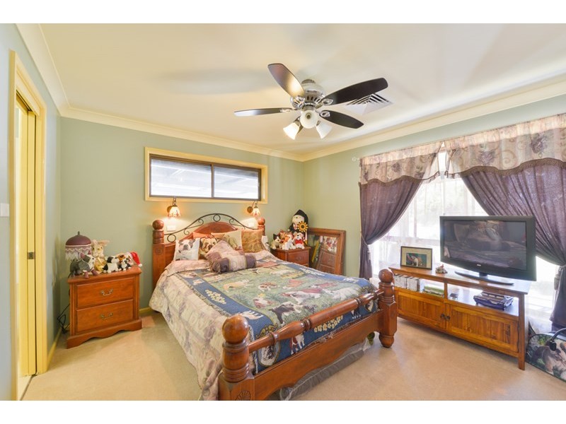 90 Woodside Chase, Tamworth NSW 2340