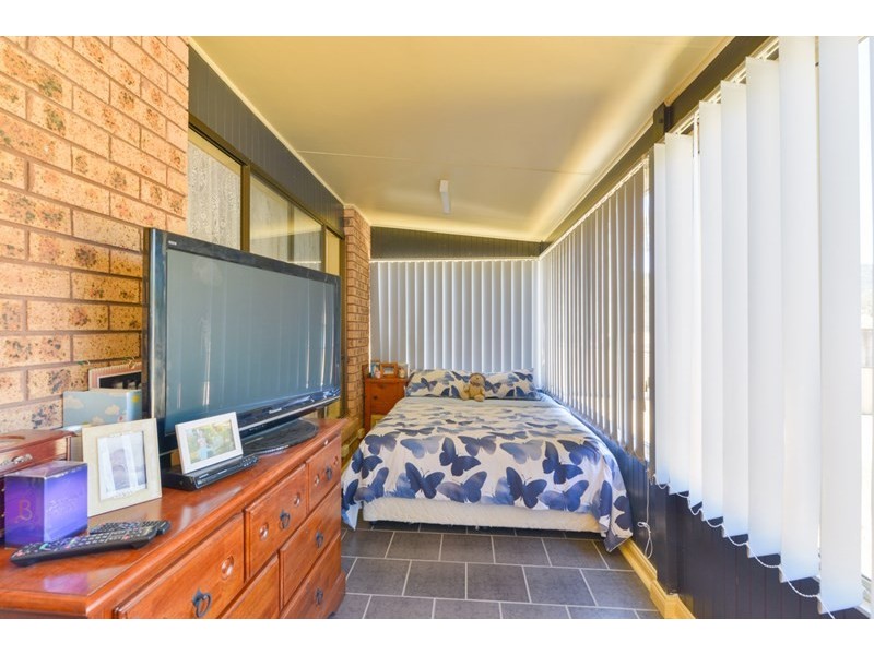 90 Woodside Chase, Tamworth NSW 2340