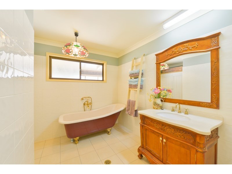 90 Woodside Chase, Tamworth NSW 2340