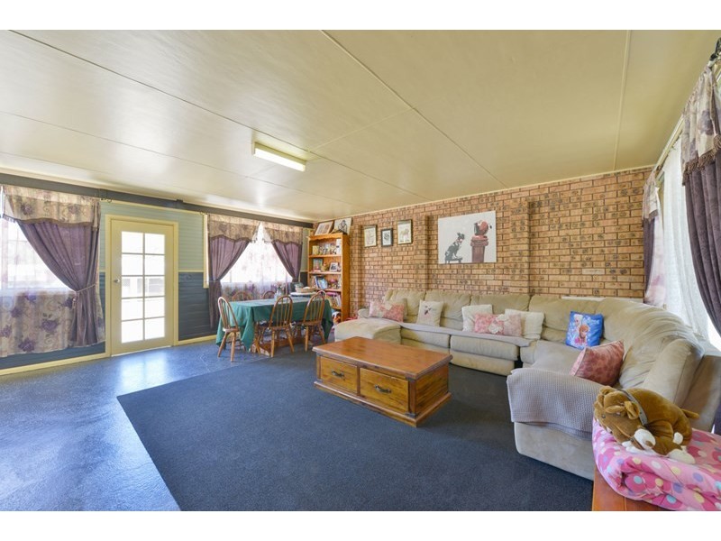 90 Woodside Chase, Tamworth NSW 2340